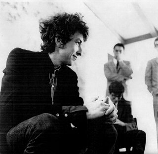 Dylan held a loose press conference at the Villa Capri motel, where he and the Band were staying, the afternoon of the First Waltz.